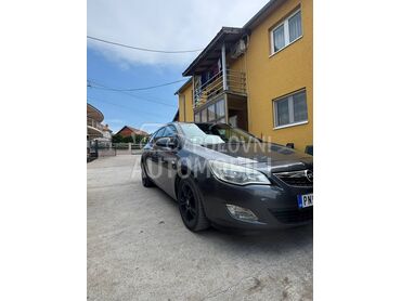 Opel Astra J  (može zamena), 3.550 €, 2011. Karavan, Dizel | 1686 cm3, 242.000 km, 81kW (110 KS), Manuelni 6 brzina, 4/5 vrata, 5 sedišta, Paraćin