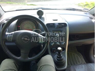 Opel Agila 1.2, 4.100 €, 2011. Hečbek, Benzin | 1242 cm3, 84.200 km, 69kW (94 KS), Manuelni 5 brzina, 4/5 vrata, 5 sedišta, Obrenovac