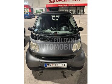 Smart ForTwo , 2.250 €, 2004. Kabriolet/Roadster, Benzin | 698 cm3, 223.685 km, 45kW (61 KS), Automatski / poluautomatski, 2/3 vrata, 2 sedišta, Vranje