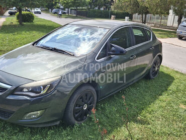 Opel Astra J 1.6, 4.450 €, 2009. Hečbek, Benzin | 1598 cm3, 204.550 km, 85kW (116 KS), Manuelni 5 brzina, 4/5 vrata, 5 sedišta, Subotica