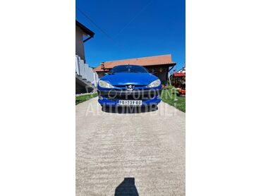 Peugeot 206 1.1, 1.100 €, 2003. Kupe, Benzin | 1100 cm3, 204.000 km, 44kW (60 KS), Manuelni 5 brzina, 2/3 vrata, 5 sedišta, Požarevac