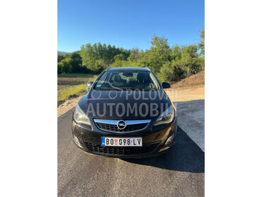 Opel Astra J , 4.600 €, 2011. Karavan, Dizel | 1956 cm3, 200.000 km, 118kW (160 KS), Manuelni 6 brzina, 4/5 vrata, 5 sedišta, Zlot