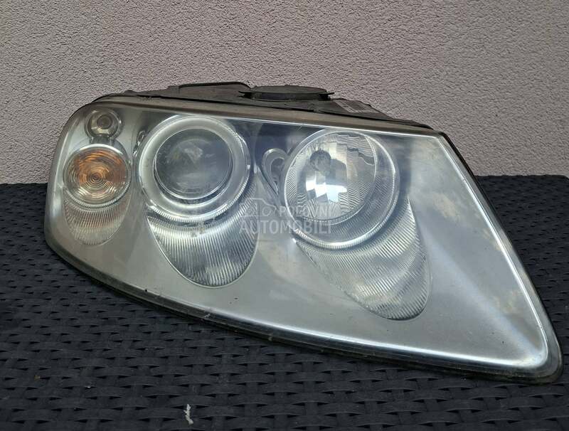 Desni far za Volkswagen Touareg od 2002. do 2007. god.