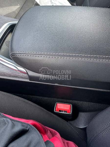 Naslon za ruku za Alfa Romeo Stelvio od 2017. do 2022. god.