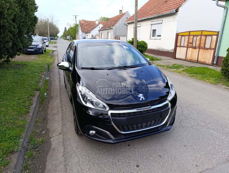 Peugeot 208 2015 photo 5