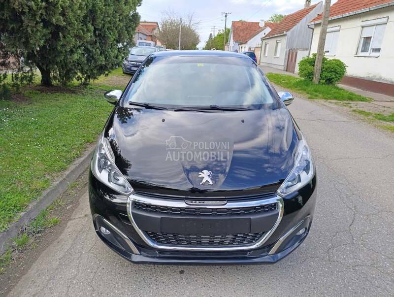Peugeot 208 2015 photo 4