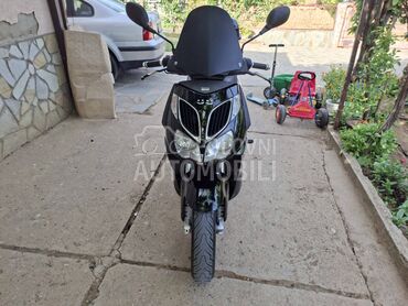 Aprilia sportcity (može zamena), 1.500 €, 2009. , 198 cm3, 23.500 km, 14kW (19 KS), Scooter, Vranje