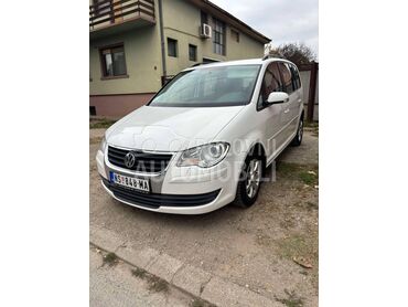Volkswagen Touran 2.0 eco fuel (može zamena), 4.750 €, 2009. Monovolumen (MiniVan), Benzin + Metan (CNG) | 1984 cm3, 230.000 km, 80kW (109 KS), Manuelni 5 brzina, 4/5 vrata, 5 sedišta, Novi Sad