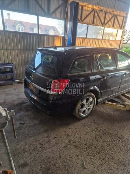 Desno stop svetlo za Opel Astra H od 2004. do 2010. god.