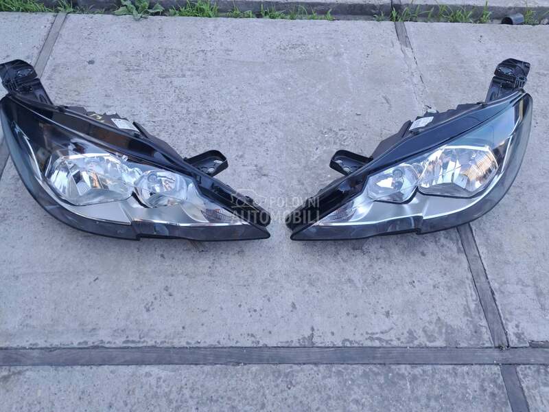 prednji farovi za Peugeot 308 od 2013. do 2017. god. - 9677523080