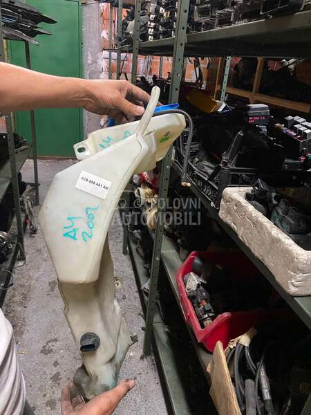 posuda za vetrobransku tecnost za Audi A4