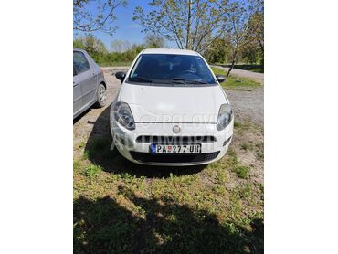 Fiat Grande Punto , 2.900 €, 2012. Hečbek, Benzin + Metan (CNG) | 1368 cm3, 300.000 km, 57kW (77 KS), Manuelni 6 brzina, 2/3 vrata, 5 sedišta, Pančevo