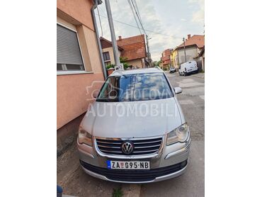 Volkswagen Touran 1.4 TSI racestyling (može zamena), 2.700 €, Polovno, Zaječar