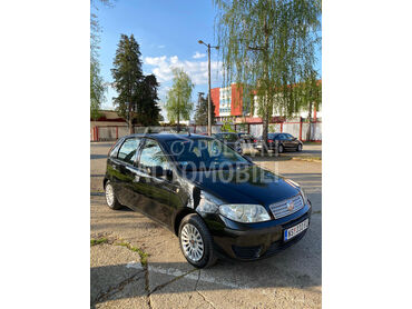 Fiat Punto Fiat Punto, 3.500 €, 2011. Hečbek, Benzin + Metan (CNG) | 1200 cm3, 190.000 km, 44kW (60 KS), Manuelni 5 brzina, 4/5 vrata, 5 sedišta, Novi Sad