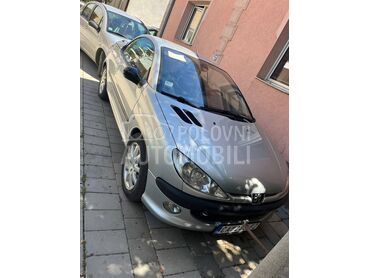 Peugeot 206 , 2.200 €, 2002. Kabriolet/Roadster, Benzin | 1997 cm3, 200.000 km, 100kW (136 KS), Manuelni 5 brzina, 2/3 vrata, 4 sedišta, Čačak