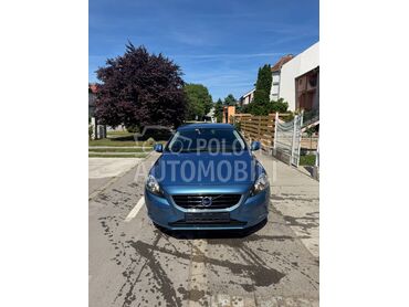 Volvo V40 reg 06.27. (može zamena), 7.590 €, 2014. Hečbek, Benzin | 1596 cm3, 145.000 km, 88kW (120 KS), Manuelni 6 brzina, 4/5 vrata, 5 sedišta, Zrenjanin