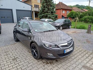 Opel Astra J 1.6, 5.600 €, 2011. Hečbek, Benzin | 1598 cm3, 112.000 km, 85kW (116 KS), Automatski / poluautomatski, 4/5 vrata, 5 sedišta, Beočin