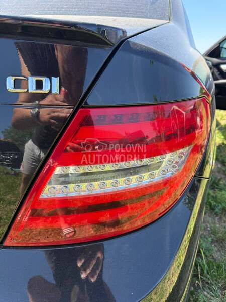 desno stop svetlo za Mercedes Benz C Klasa od 2011. do 2014. god.