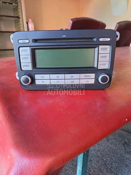 Fabricki radio za Volkswagen Golf 5