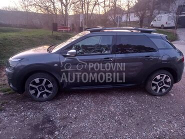 Citroen C4 Cactus 1.2 PANO/NAV/KAMERA, 6.000 €, 2015. Hečbek, Benzin | 1199 cm3, 176.000 km, 60kW (82 KS), Manuelni 5 brzina, 4/5 vrata, 5 sedišta, Novi Sad