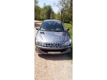 Peugeot 206 , 2.100 €, 2006. Hečbek, Benzin | 1360 cm3, 154.435 km, 55kW (75 KS), Manuelni 5 brzina, 4/5 vrata, 5 sedišta, Sokobanja