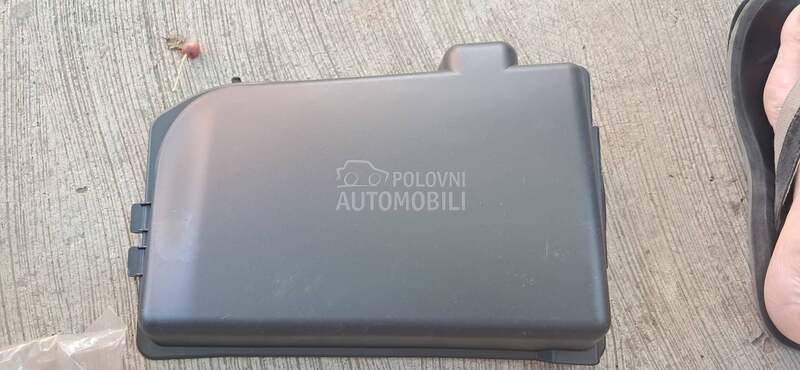 POKLOPAC AKUMULATORA za Volkswagen Polo od 1997. do 2005. god.