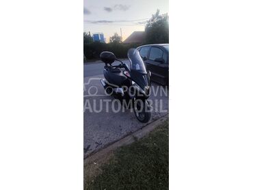 Malaguti Madison (može zamena), 1.600 €, 2002. , 400 cm3, 23.000 km, 23kW (31 KS), Scooter, Zaječar