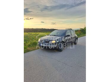 Renault Megane 1.9 dci (može zamena), 1.600 €, 2004. Hečbek, Dizel | 1870 cm3, 252.852 km, 75kW (102 KS), Manuelni 5 brzina, 4/5 vrata, 5 sedišta, Prilepac