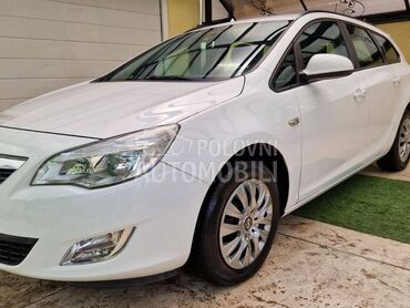 Opel Astra J 1.7 cdti, 3.950 €, 2012. Karavan, Dizel | 1686 cm3, 207.000 km, 81kW (110 KS), Manuelni 6 brzina, 4/5 vrata, 5 sedišta, Novi Sad