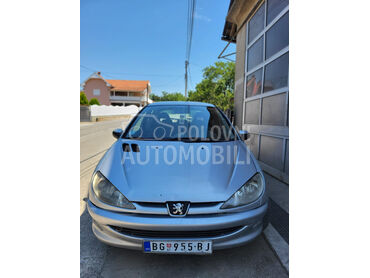 Peugeot 206 1.6 HDI (može zamena), 1.300 €, 2005. Hečbek, Dizel | 1560 cm3, 368.000 km, 80kW (109 KS), Manuelni 5 brzina, 2/3 vrata, 5 sedišta, Petrovac na Mlavi