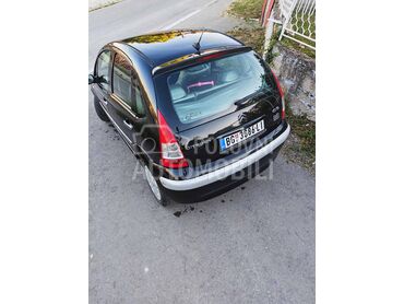 Citroen C3 , 2.000 €, 2005. Hečbek, Benzin | 1124 cm3, 210.000 km, 43kW (58 KS), Manuelni 5 brzina, 4/5 vrata, 5 sedišta, Mirijevo