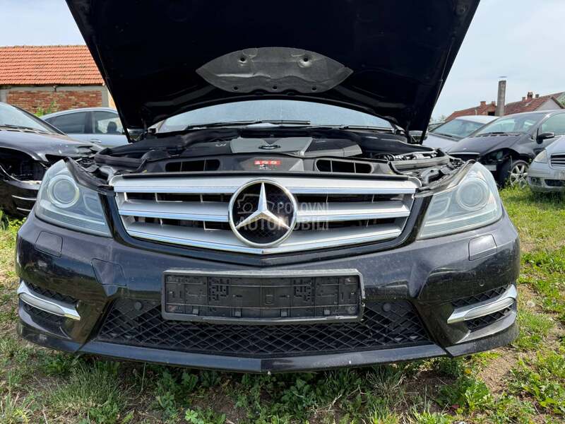 Amg prednji branik za Mercedes Benz C Klasa od 2011. do 2013. god.