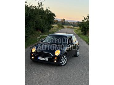 MINI One , 2.200 €, 2004. Hečbek, Benzin | 1600 cm3, 320.000 km, 66kW (90 KS), Manuelni 5 brzina, 2/3 vrata, 4 sedišta, Aleksinac