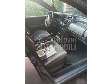 Renault Laguna 1, 650 €, 1997. Hečbek, Benzin + Gas (TNG) | 1998 cm3, 270.000 km, 83kW (113 KS), Manuelni 5 brzina, 4/5 vrata, 5 sedišta, Jagodina