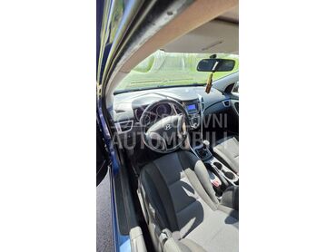 Hyundai i30 , 7.350 €, 2015. Hečbek, Benzin | 1368 cm3, 210.000 km, 74kW (101 KS), Manuelni 6 brzina, 4/5 vrata, 5 sedišta, Pavliš