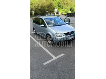 Volkswagen Touran High line BMM motor, 4.350 €, 2006. Monovolumen (MiniVan), Dizel | 1968 cm3, 207.200 km, 103kW (140 KS), Manuelni 6 brzina, 4/5 vrata, 7 sedišta, Beograd