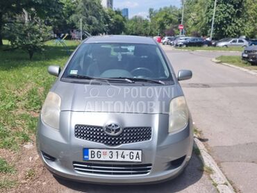 Toyota Yaris, 3.200 €, 2007. Hečbek, Benzin | 1296 cm3, 200.000 km, 64kW (87 KS), Manuelni 5 brzina, 4/5 vrata, 5 sedišta, Novi Beograd