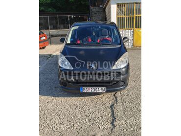 Peugeot 1007 1.4HDI (može zamena), 2.500 €, 2007. Hečbek, Dizel | 1398 cm3, 209.000 km, 50kW (68 KS), Manuelni 5 brzina, 2/3 vrata, 4 sedišta, Leštane