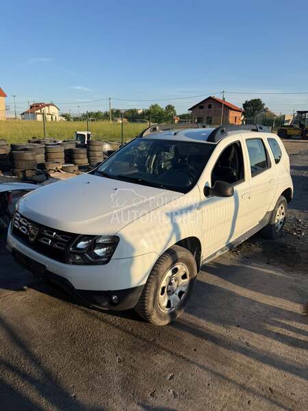 Dacia Duster 4x4 2015. god. -  kompletan auto u delovima