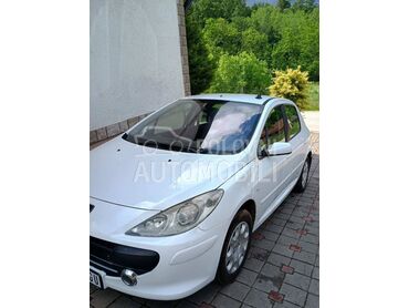 Peugeot 307 1,6, 2.000 €, 2007. Hečbek, Benzin | 1598 cm3, 200.000 km, 80kW (109 KS), Manuelni 5 brzina, 4/5 vrata, 5 sedišta, Gornji Milanovac