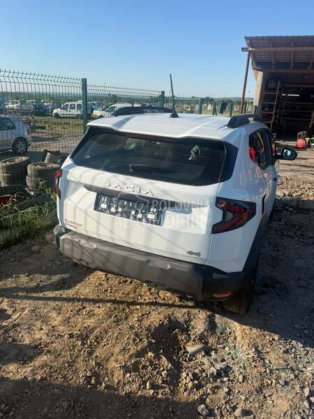 Dacia Duster 4x4 2025. god. -  kompletan auto u delovima