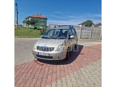 Toyota Corolla Verso , Po dogovoru, 2002. Monovolumen (MiniVan), Dizel | 1995 cm3, 260.000 km, 66kW (90 KS), Manuelni 5 brzina, 4/5 vrata, 5 sedišta, Jagodina