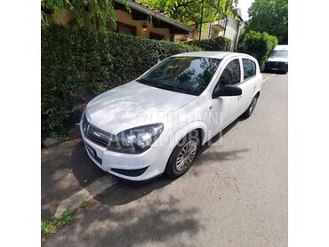 Opel Astra H , 1.800 €, 2013. Hečbek, Benzin | 1598 cm3, 260.000 km, 85kW (116 KS), Manuelni 5 brzina, 4/5 vrata, 5 sedišta, Beograd