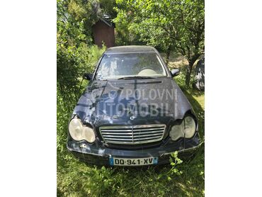 Mercedes Benz C 220 220 D, 1.000 €, 2004. Limuzina, Dizel | 2200 cm3, 300.000 km, 110kW (150 KS), Automatski / poluautomatski, 4/5 vrata, 5 sedišta, Mladenovac