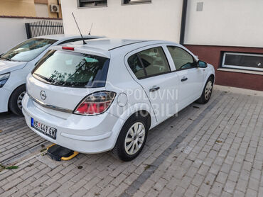 Opel Astra H 1.4, 2.200 €, 2008. Hečbek, Benzin | 1364 cm3, 206.000 km, 66kW (90 KS), Manuelni 5 brzina, 4/5 vrata, 5 sedišta, Novi Sad