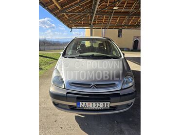 Citroen Xsara Picasso , 1.250 €, 2003. Hečbek, Benzin + Gas (TNG) | 1600 cm3, 225.000 km, 90kW (122 KS), Manuelni 5 brzina, 4/5 vrata, 5 sedišta, Bor