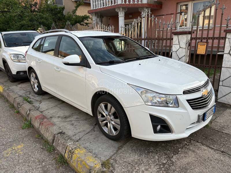 Chevrolet Cruze 1,7 dizel 2013. god. -  kompletan auto u delovima