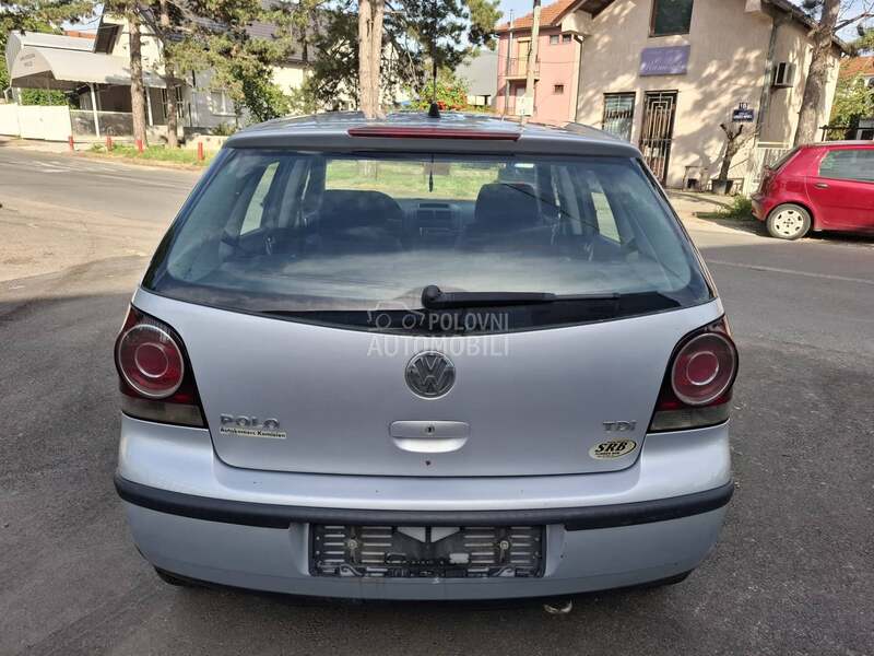 Gepek vrata boja AW7 Siva za Volkswagen Polo od 2001. do 2009. god.