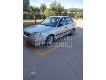 Hyundai Accent  (može zamena), 800 €, 2004. Limuzina, Benzin | 1300 cm3, 250.000 km, 63kW (86 KS), Manuelni 5 brzina, 4/5 vrata, 5 sedišta, Bavanište
