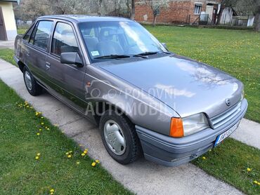 Opel Kadett 1297, 1.000 €, 1987. Limuzina, Benzin | 1297 cm3, 200.000 km, 55kW (75 KS), Manuelni 5 brzina, 4/5 vrata, 5 sedišta, Jagodina